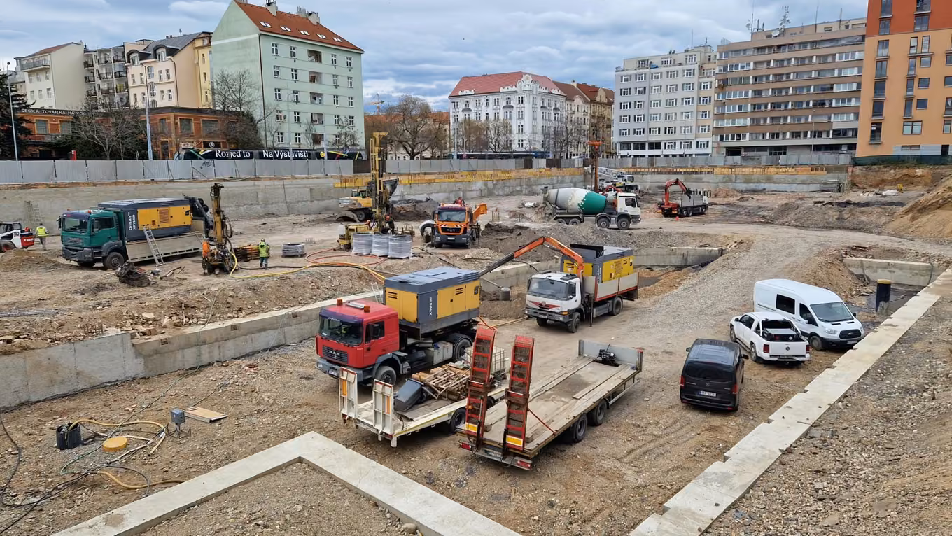 Administrativní objekt a bytový dům vytápí tepelnými čerpadly s vrty