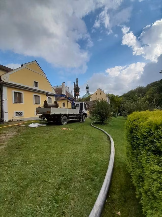 Tepelná čerpadla s vrty vytápí Klášter Lomec