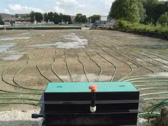 Instalace tepelného čerpadla na fotbalovém hřišti