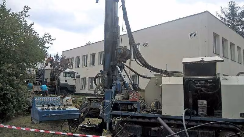 Hlubinné vrty pro tepelná čerpadla vytápí mateřskou školku