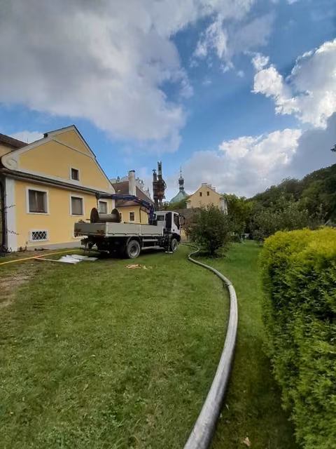 Tepelná čerpadla s vrty vytápí Klášter Lomec