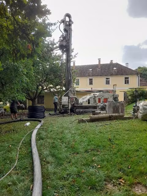 Tepelná čerpadla s vrty vytápí Klášter Lomec