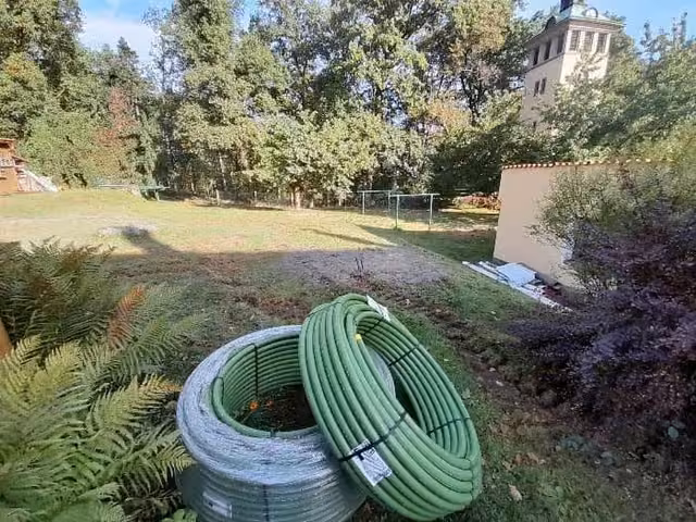 Tepelná čerpadla s vrty vytápí Klášter Lomec