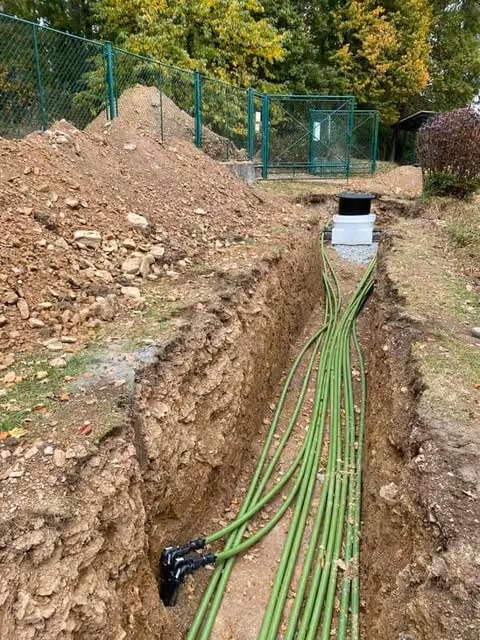 Tepelná čerpadla s vrty vytápí Klášter Lomec