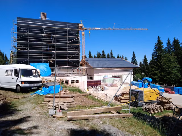 Tepelná čerpadla s vrty vytápí hotel na Šumavě