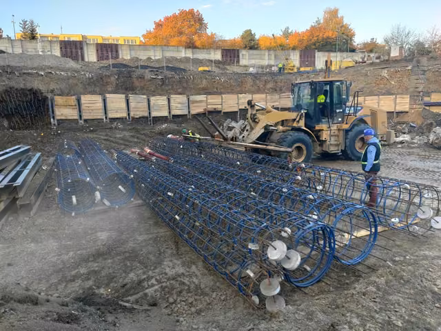 Tepelná čerpadla s energo piloty vytápí a chladí nemocnici